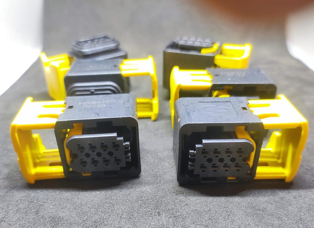 1-1418479-1 Heavy Duty Sealed Connector Series Housings 8 Position Housing