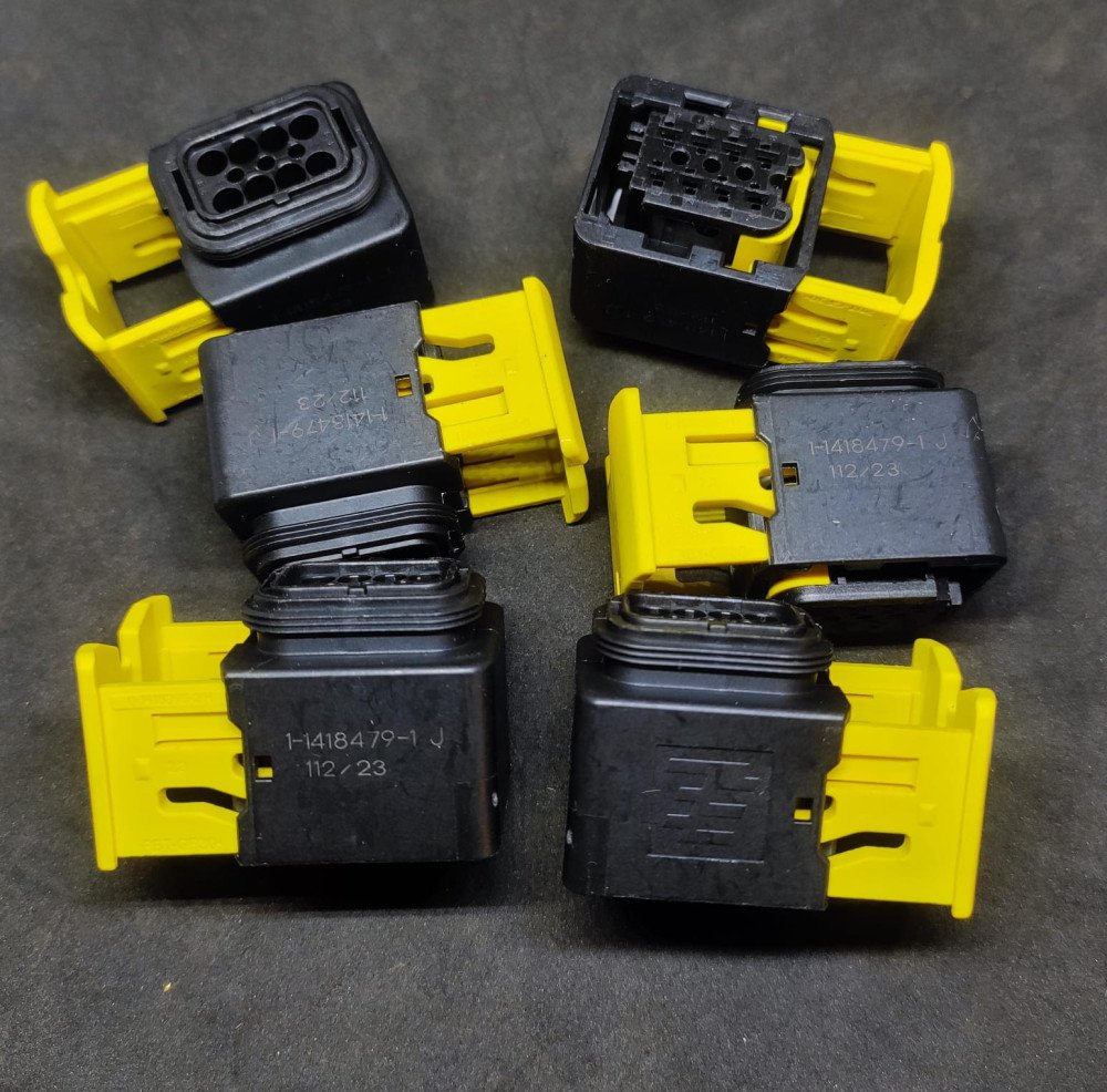 1-1418479-1 Heavy Duty Sealed Connector Series Housings 8 Position Housing