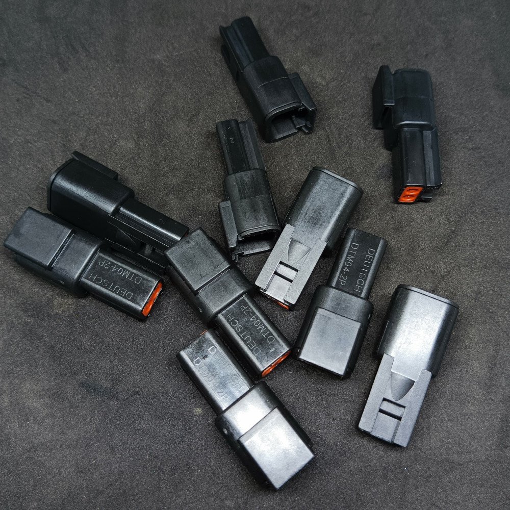 DTM04-2P Automotive Connectors