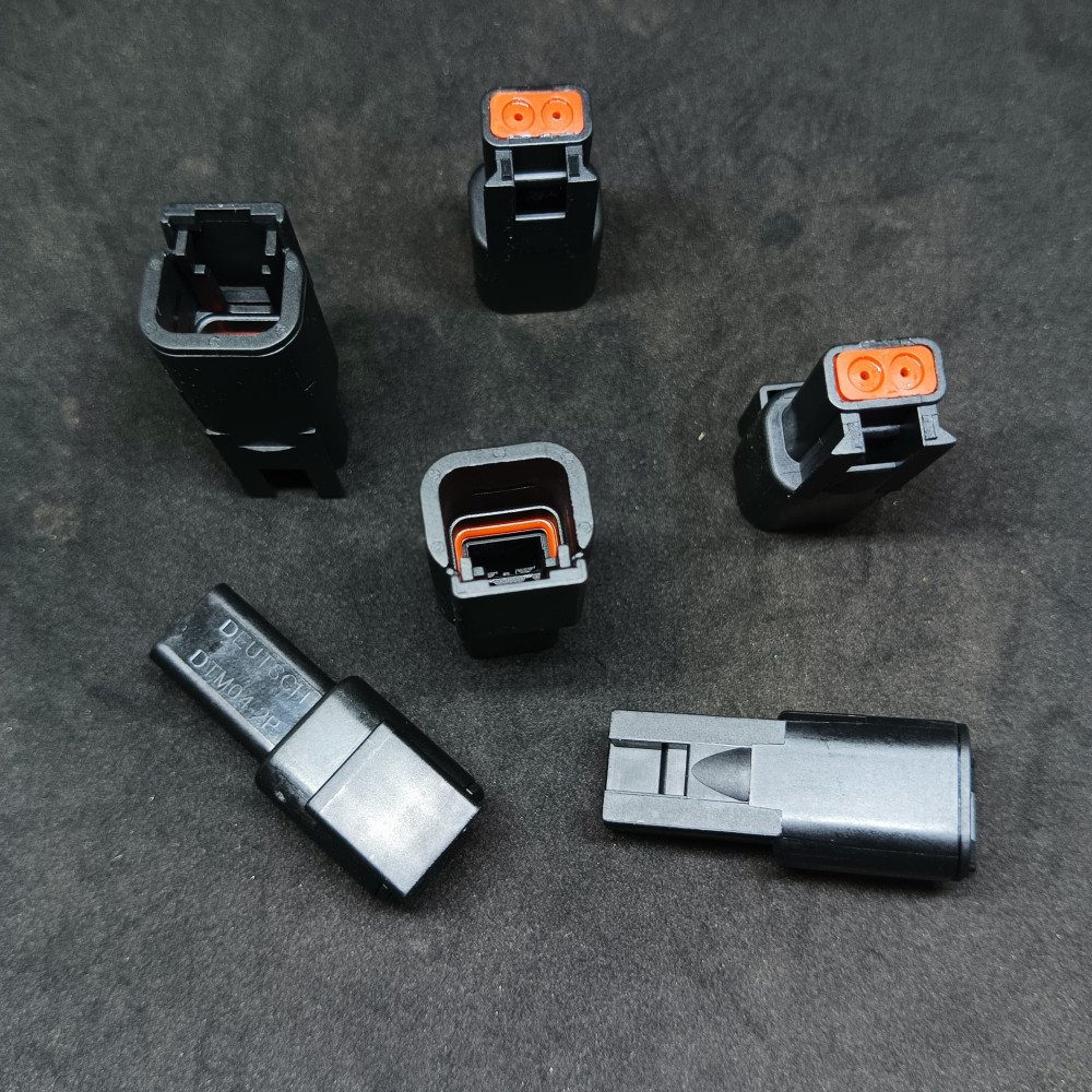 DTM04-2P Automotive Connectors