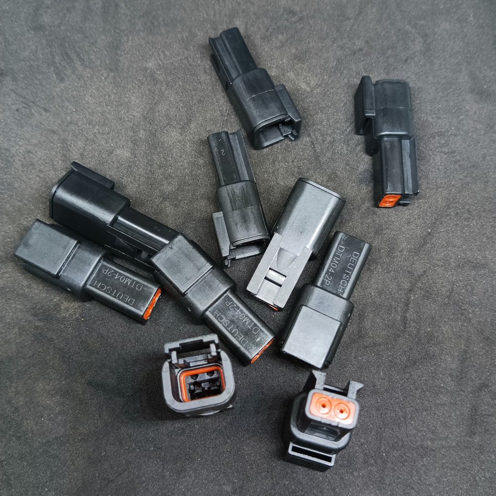 DTM04-2P Automotive Connectors